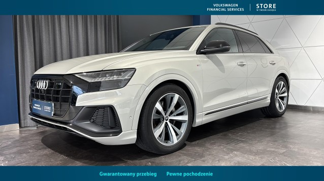 AUDI Q8 2021